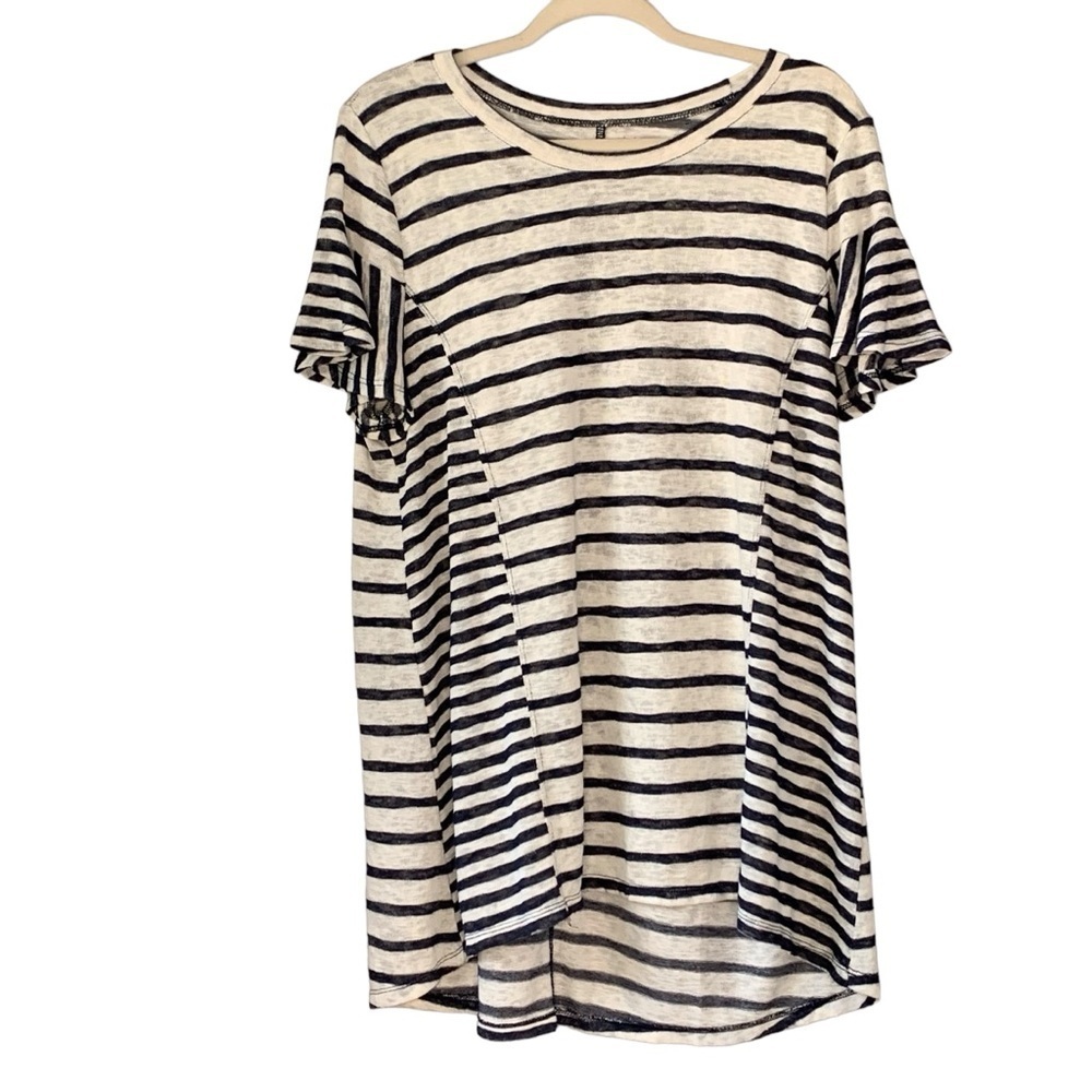 Lane‎ Bryant navy blue stripe lightweight sweater with short sleeve. Size 14/16